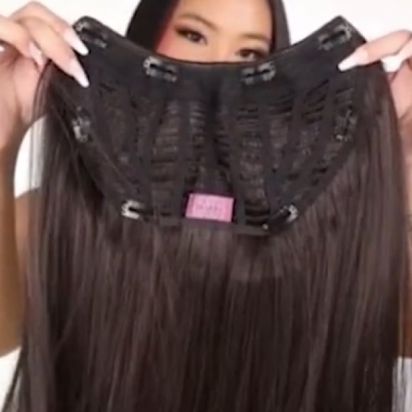 U-Clip extensions/wig in champagne blonde - Picture 2 of 3